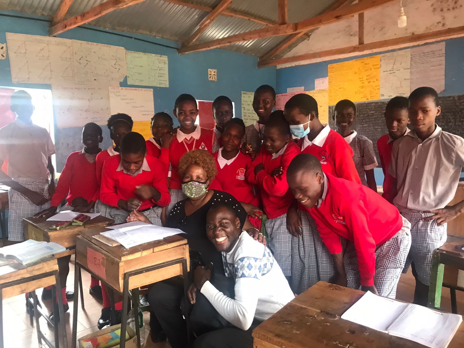 A group of children posing for a picture in a classroom.
